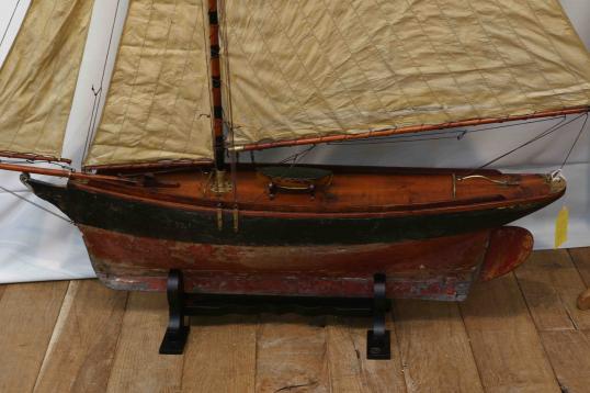 维多利亚时代池塘帆船