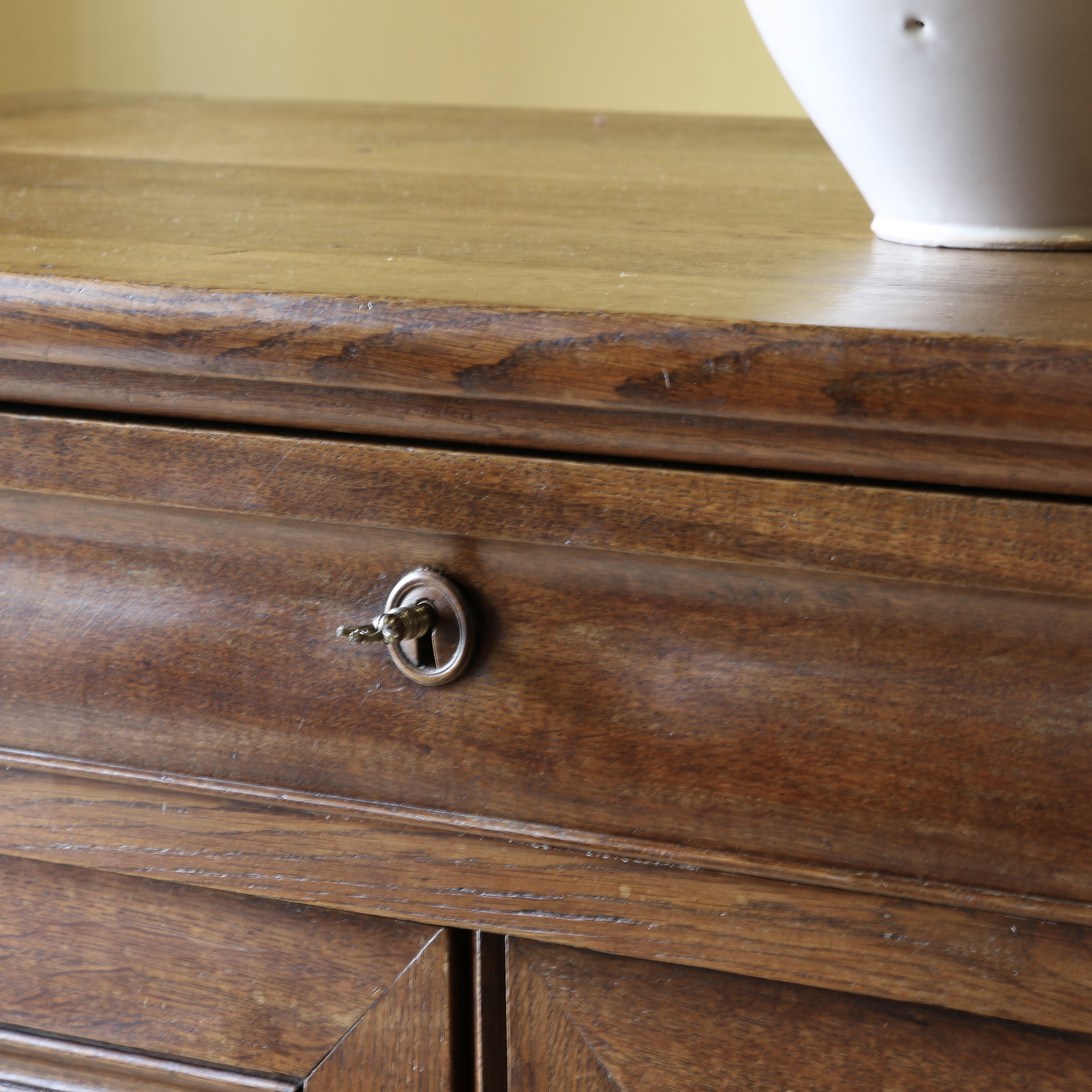 Louis Philippe Dresser Base