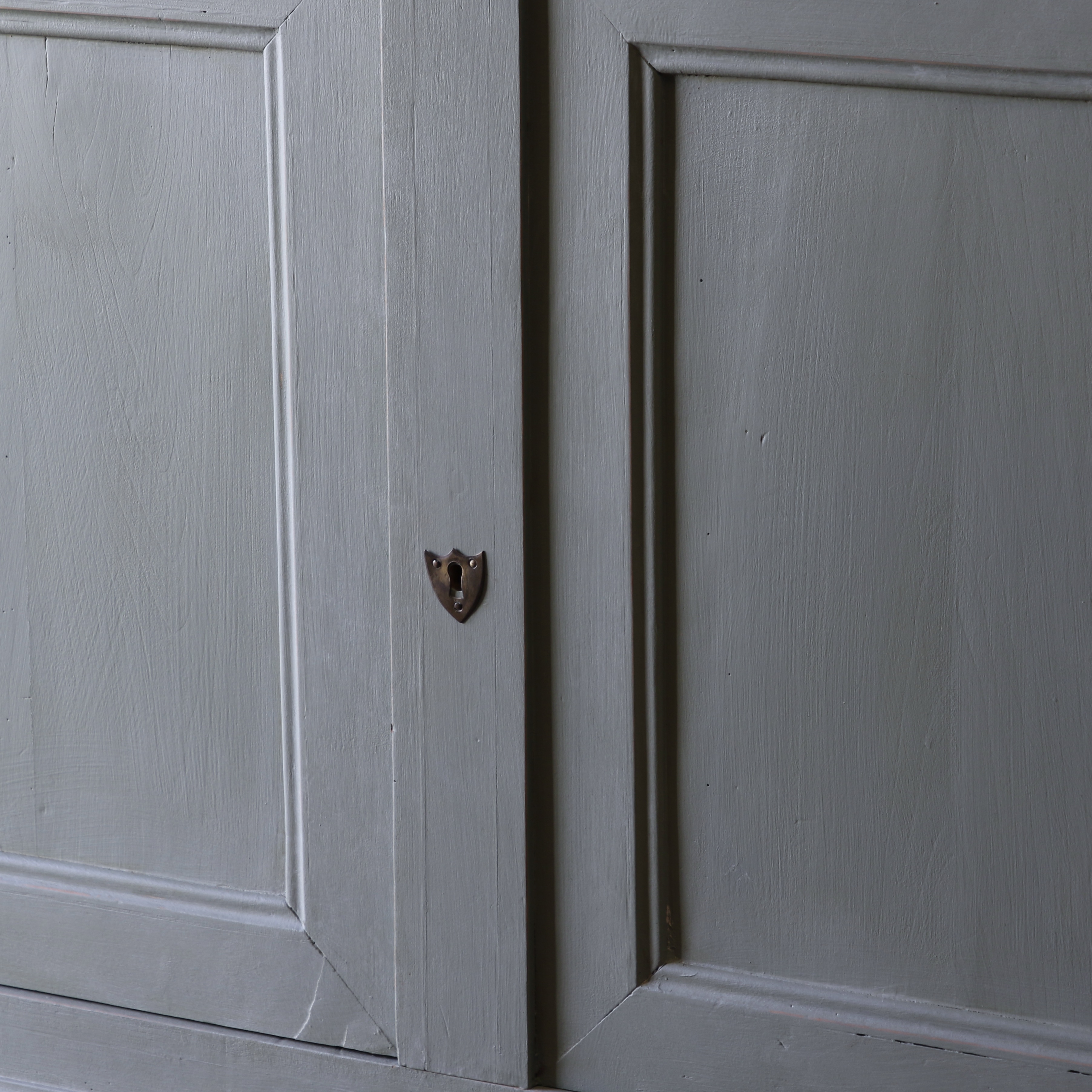 Louis Philippe Dresser Base