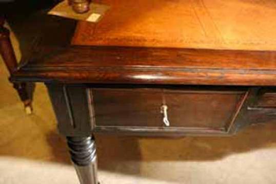 French Bureau plat