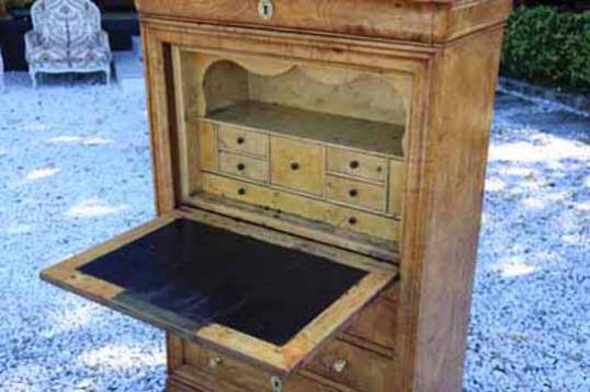 Louis Philippe Secretaire au Abbatant in Burr Elm