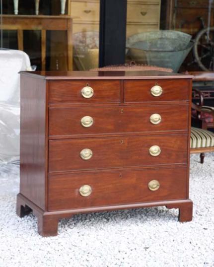 Georgian Chest of Drawers