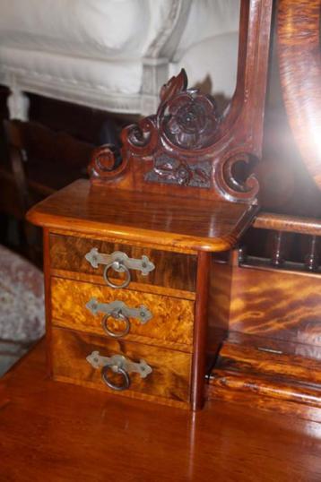 Important Norrie New Zealand Colonial Kauri Dressing Table 