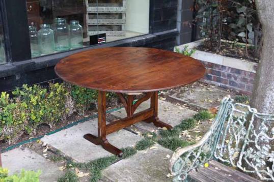 Large Burgundian Wine Table