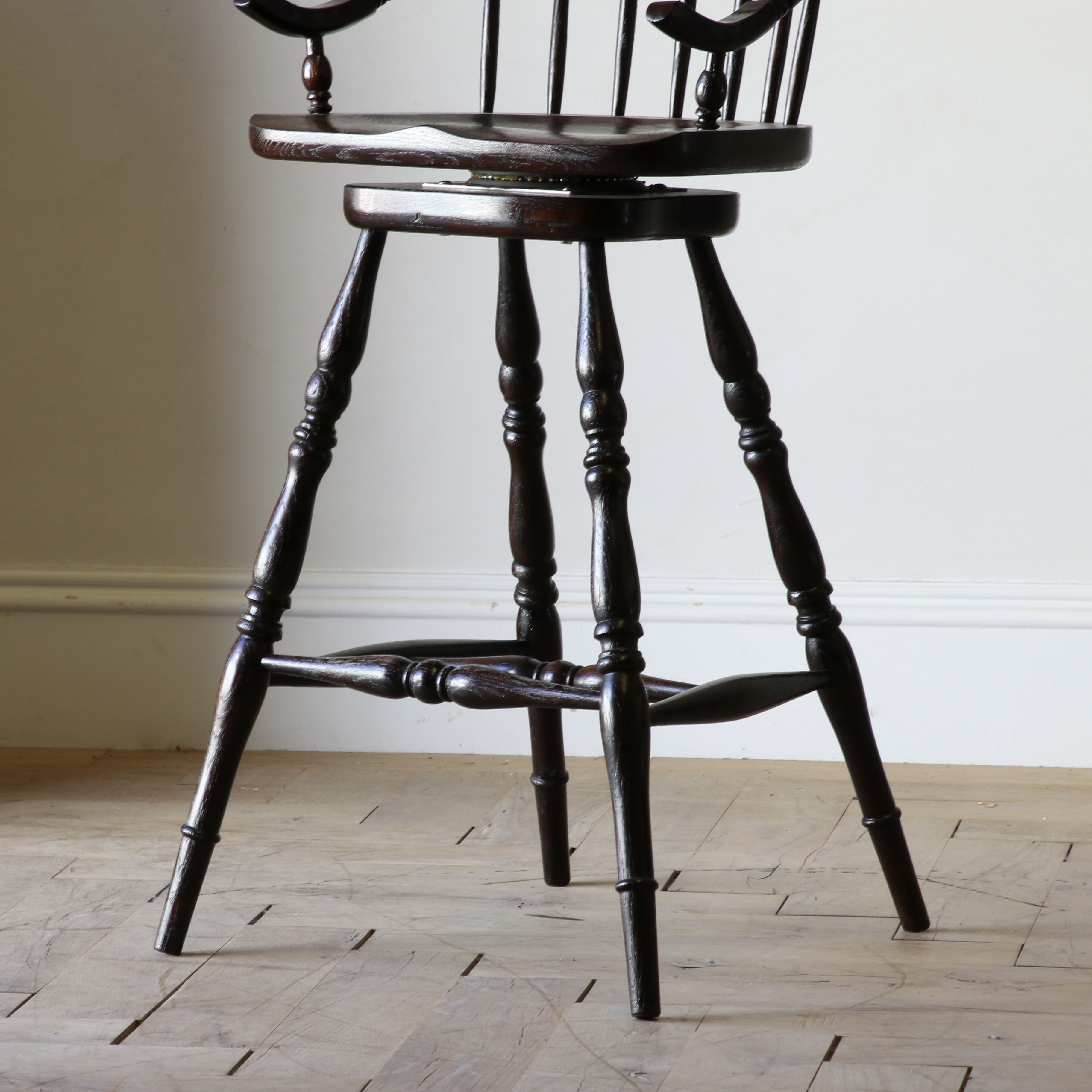 Windsor Swivel Bar Stool