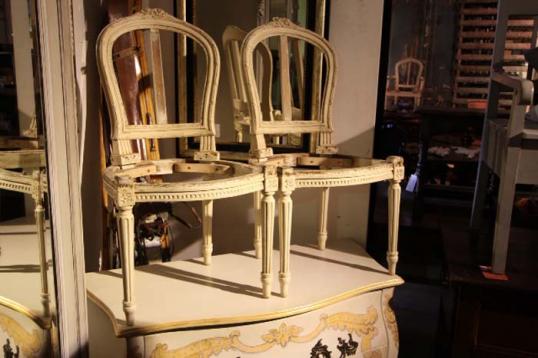 一对路易十六时期的椅架