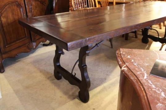 翻新旧的法国橡木餐桌