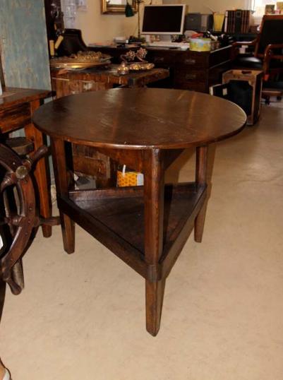 Cricket Table with Shelf