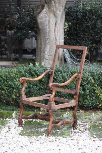 路易十四核桃木较细的椅架