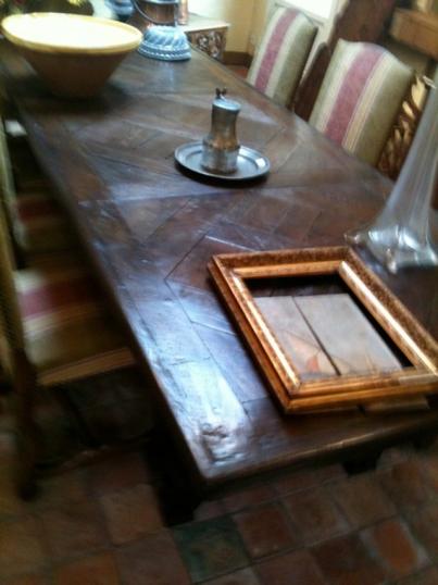 镶木餐桌