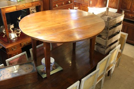 Round Cherry dining Table