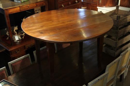 Round Cherry dining Table
