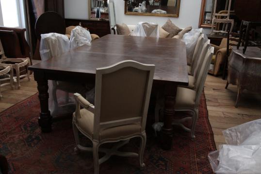路易十四时期风格的餐桌椅