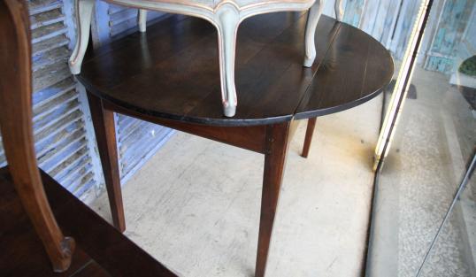 French Provincial Round/Oval DropsideTable