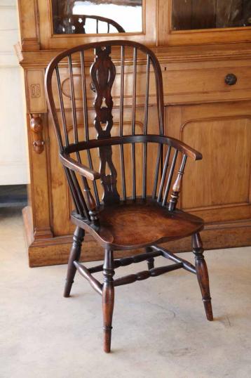 Colonial Windsor Carver Chair