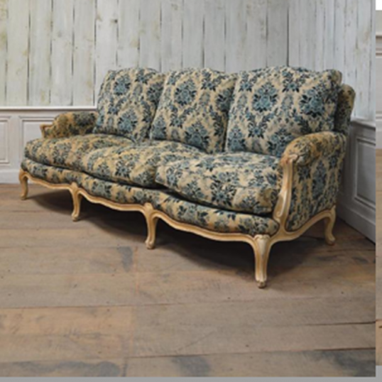 路易十五风格彩绘的沙发