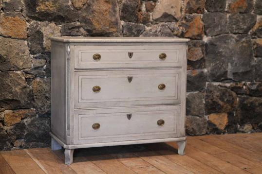 Swedish Painted Chest of Drawers/Commode