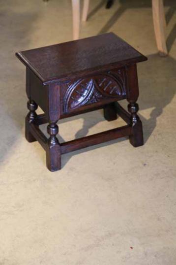 Jointed Stool with Hinged Top