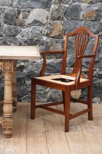 海普怀特十八世纪榆木雕刻椅