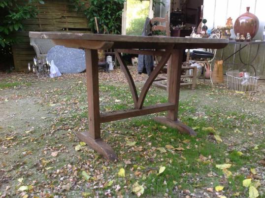 Large Burgundian Wine Table