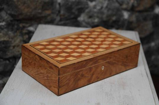 Box with Cube Pattern Top