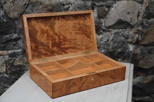 Box with Cube Pattern Top