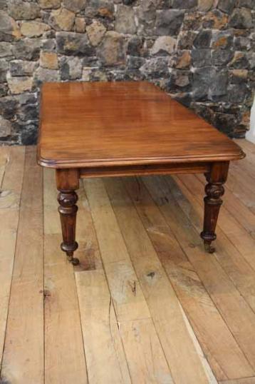 English Victorian Mahogany Dining Table with Extension Leaves