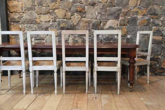 English Victorian Mahogany Dining Table with Extension Leaves