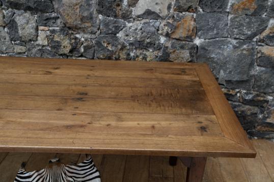 胡桃木餐桌