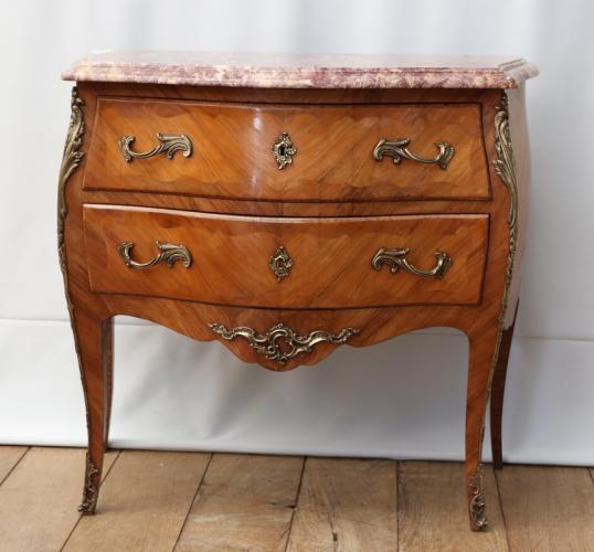 Small Bombe Commode