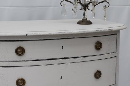 Bow Fronted Gustavian Chest of Drawers