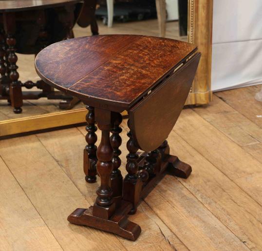 Bobbin Legged Drop Leaf Table