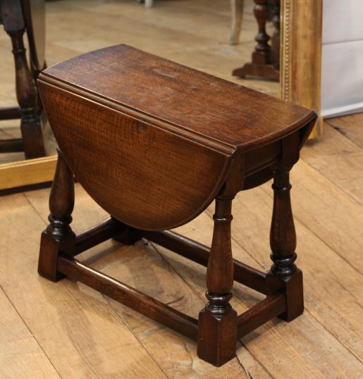 Plain Small Jointed Stool with Drop Leaf Top