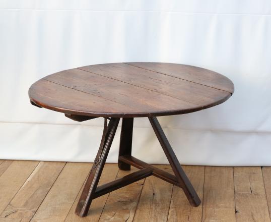 Round Tilt Topped Cricket Table
