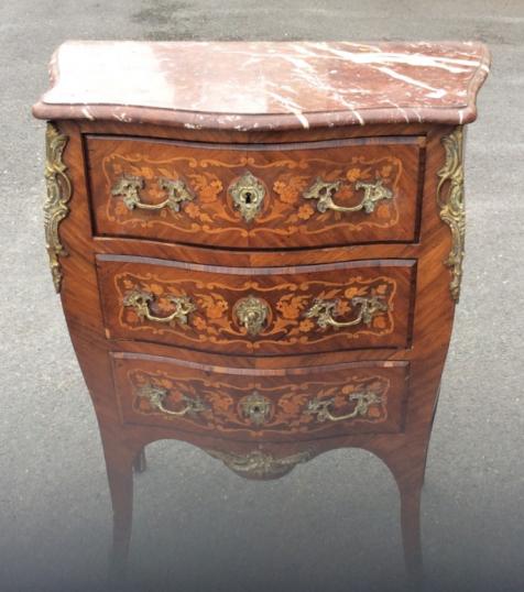 Small Bombe Commode