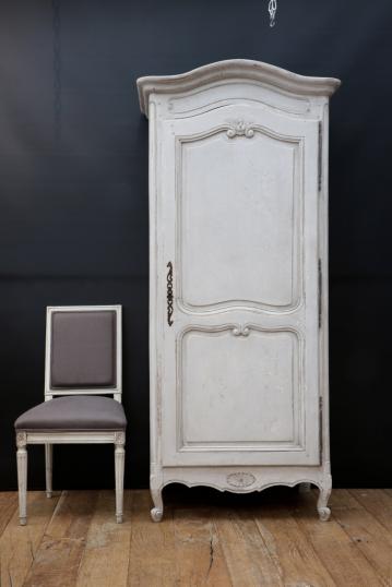 One Door Armoire or Bonnetiere