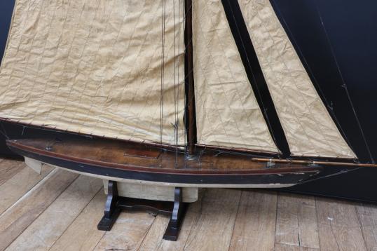 Large Racing Pond Yacht