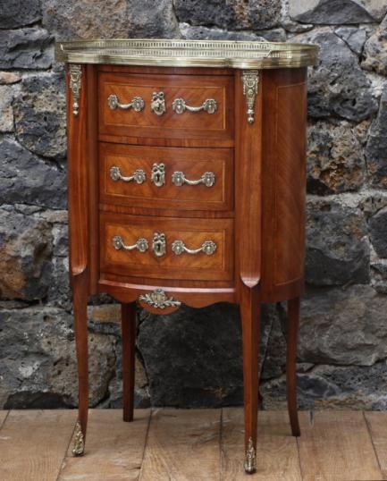 Commode with Gallery Top