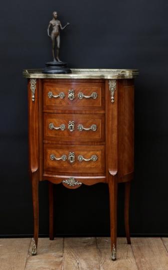 Commode with Gallery Top