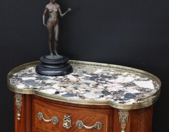 Commode with Gallery Top