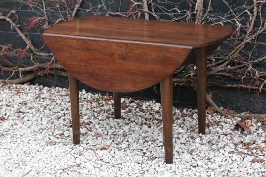 Round Tapered Leg Tapered French table