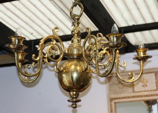 十九世纪中期黄铜枝形吊灯