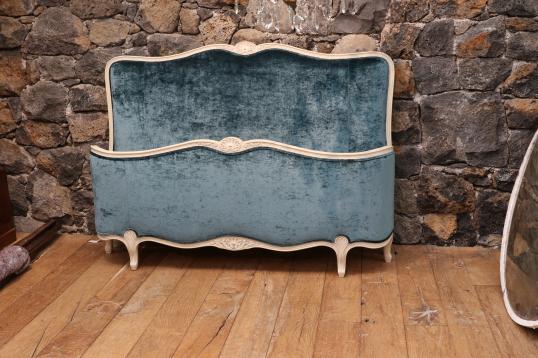 Demi Corbeille Bed