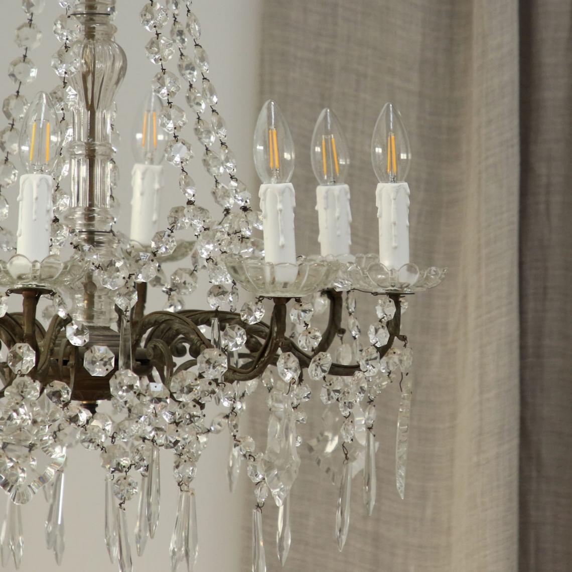 8 Light Chandelier 