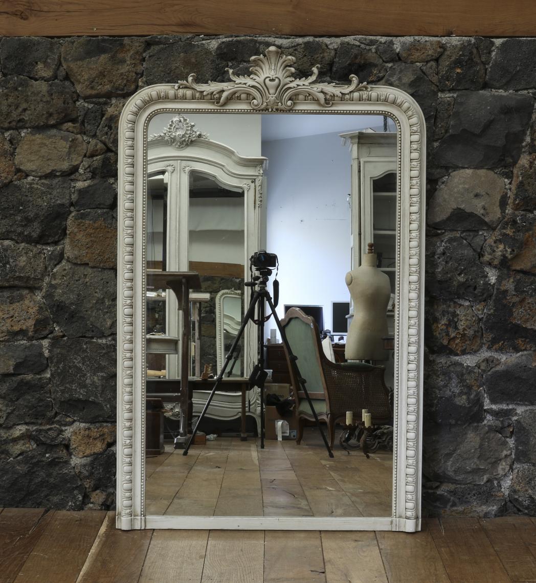 Crested White Mirror