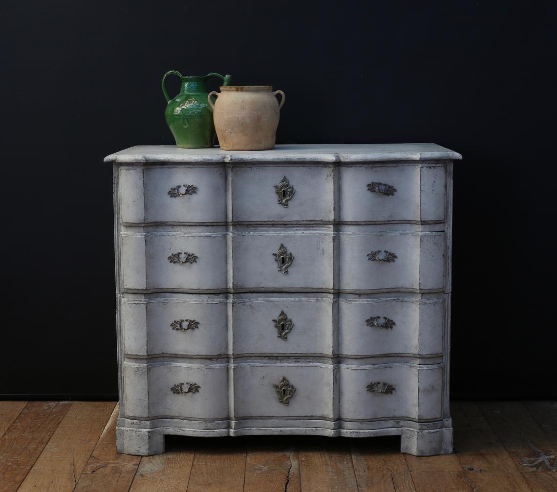 18th Century Grand Gustavian Commode 