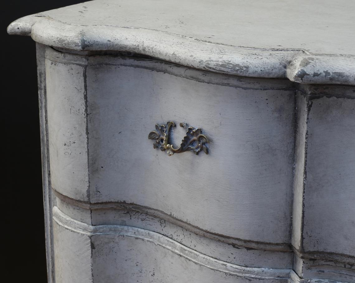 18th Century Grand Gustavian Commode 