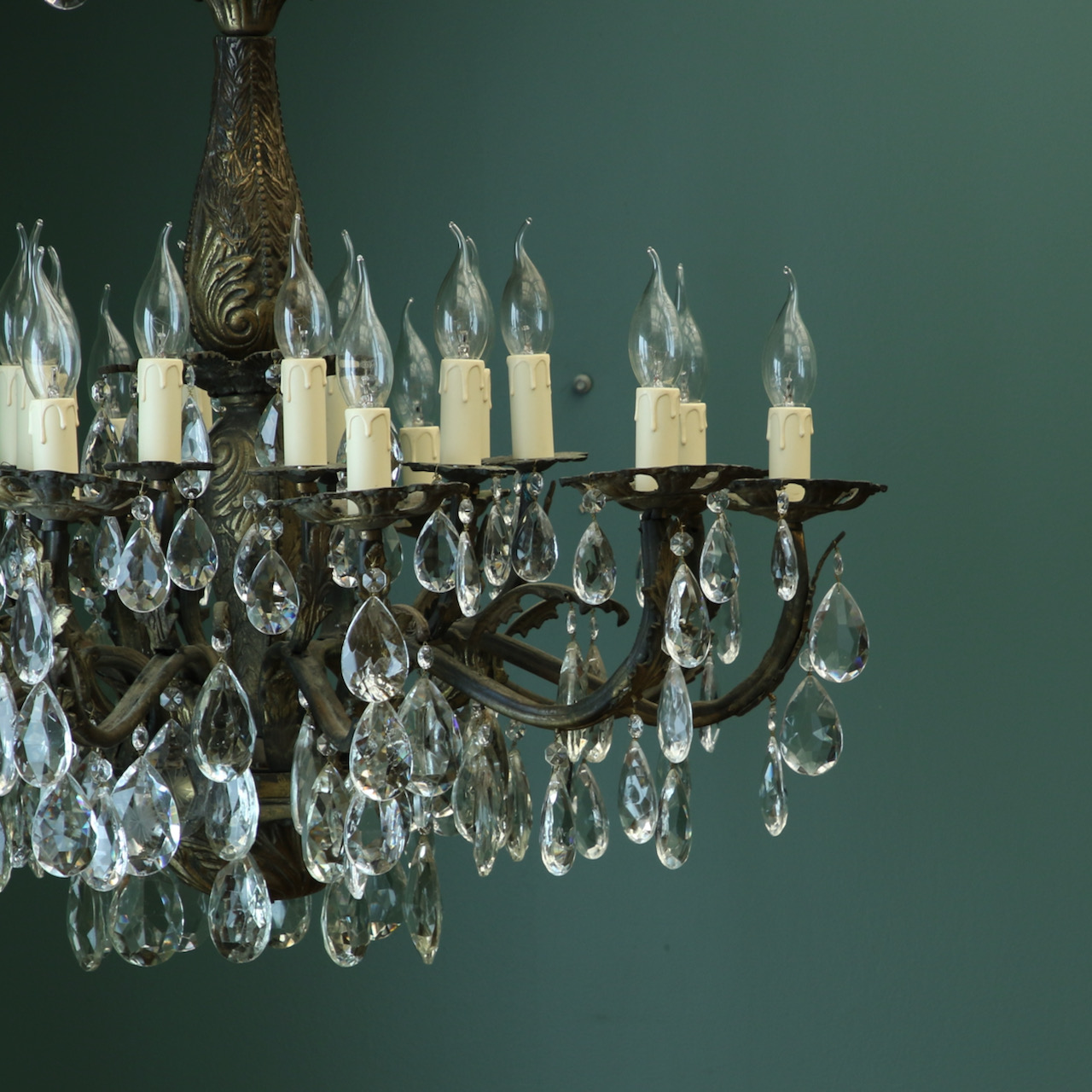 A European Chandelier with 20 lights