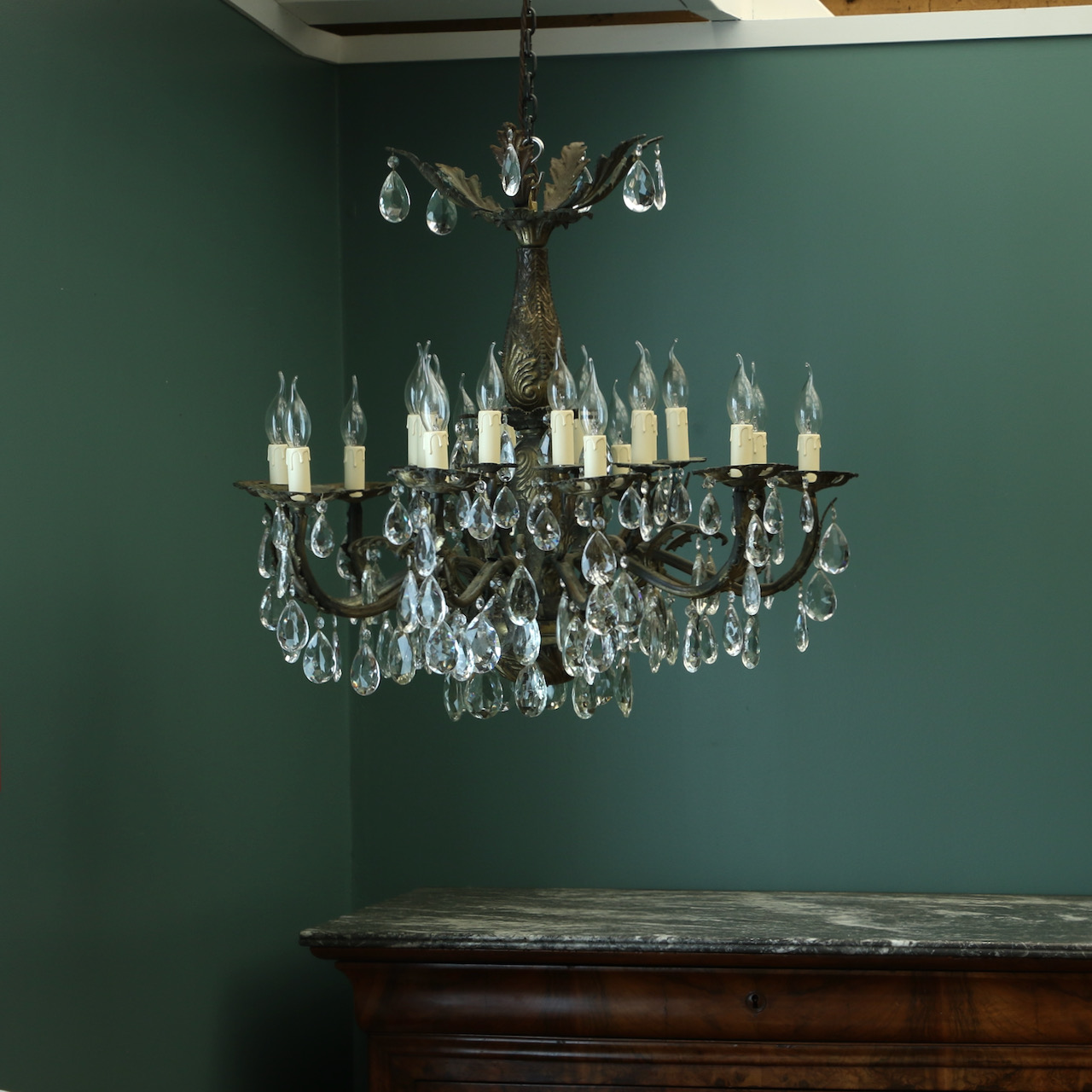 109-11 - A European Chandelier with 20 lights