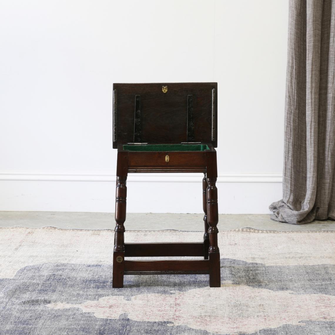 Jointed Stool with Opening Lid